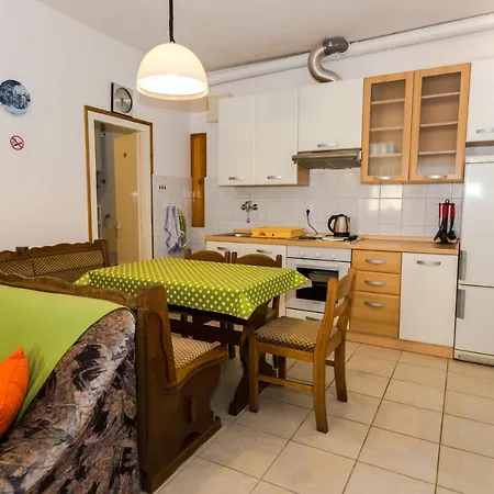 Apartment Maestral Near The Malinska