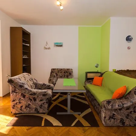 Appartement Maestral Near The