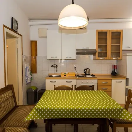 Maestral Near The Appartement *