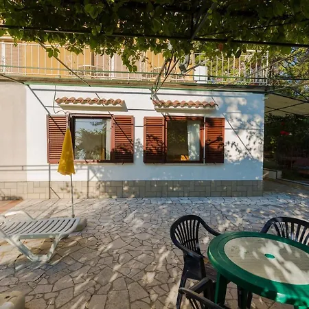 Maestral Near The Appartement *