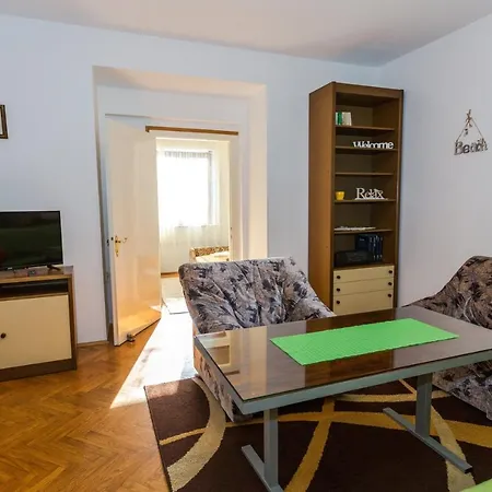 Apartment Maestral Near The Malinska