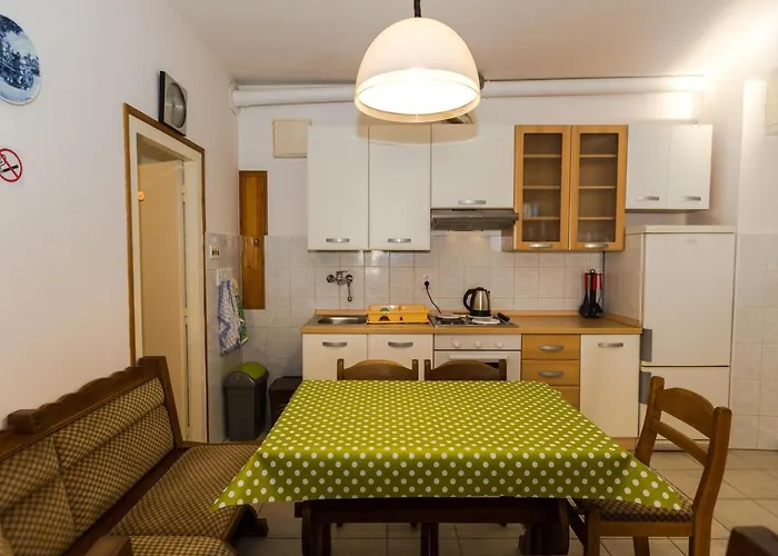 Maestral Near The Appartement *