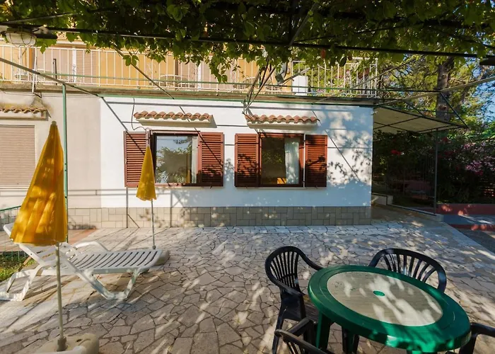 Maestral Near The Appartement *