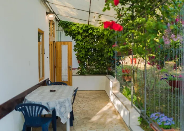 Maestral Near The Appartement *